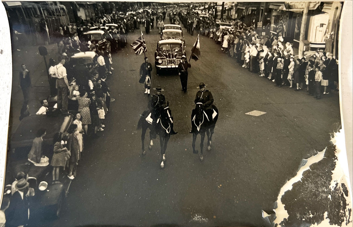 Photo, NB History, History Unknown Artist, Front view