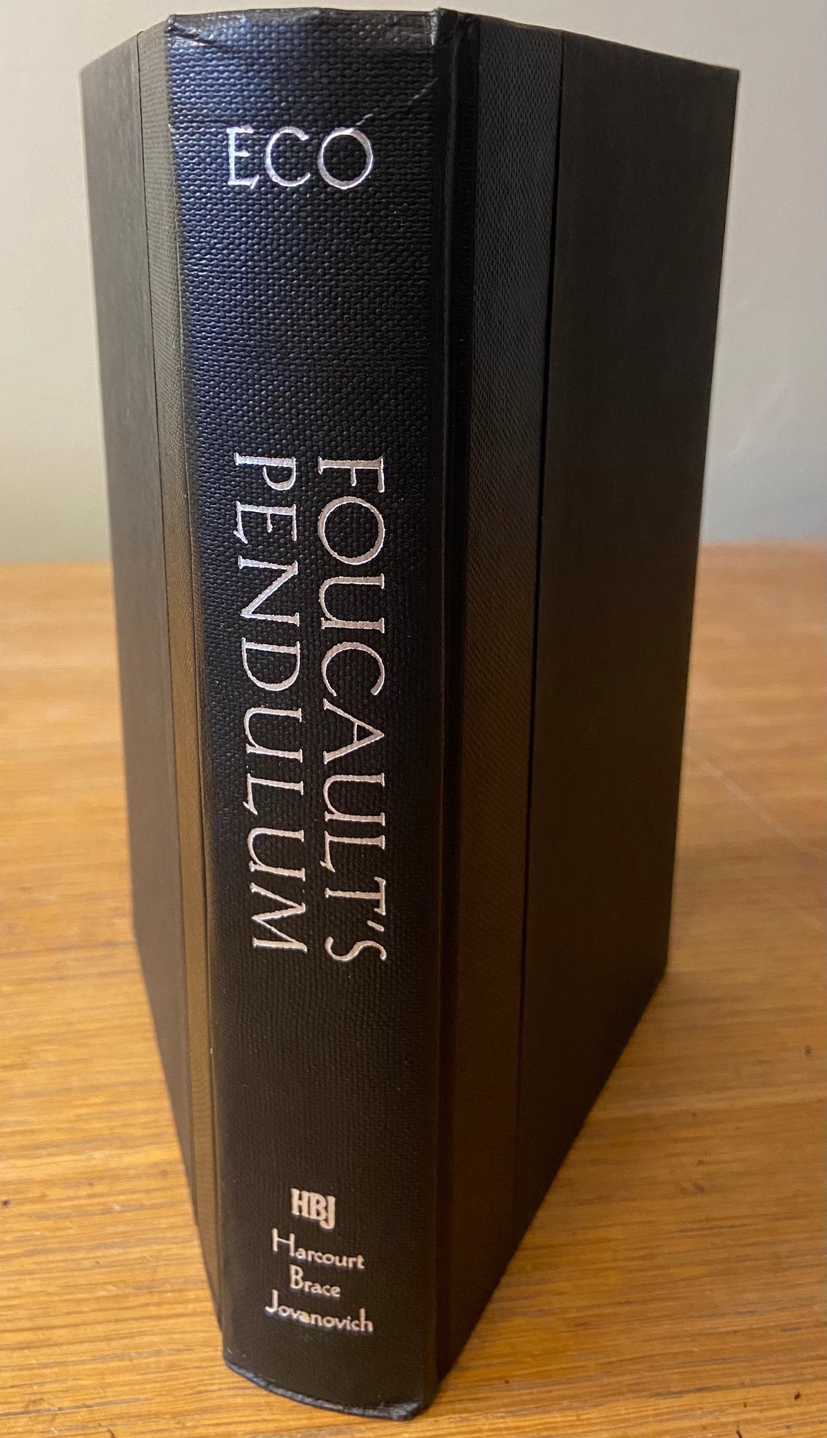 Book, Fiction, Umberto Eco, Foucault’s Pendulum, Spine view