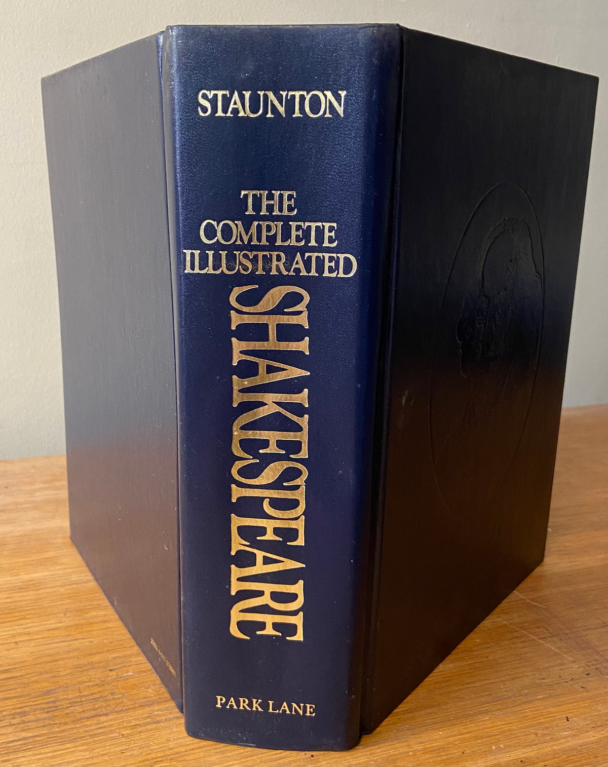 Book, Fiction, Ed. Howard Staunton, The Complete Illustrated Shakespeare, Spine view