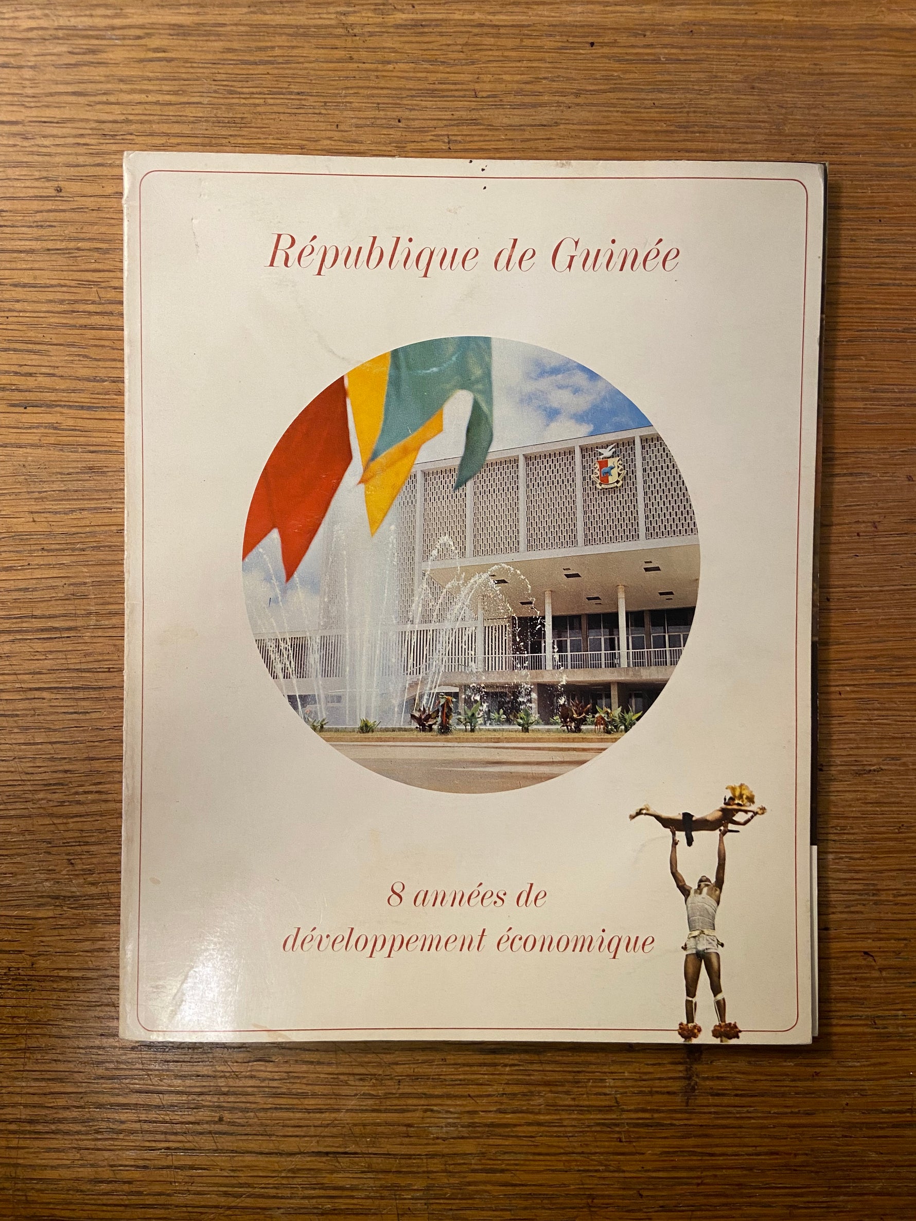Book, History,  Ministère du développement économique de la République de Guinée, 8 années de développement économique, Front view