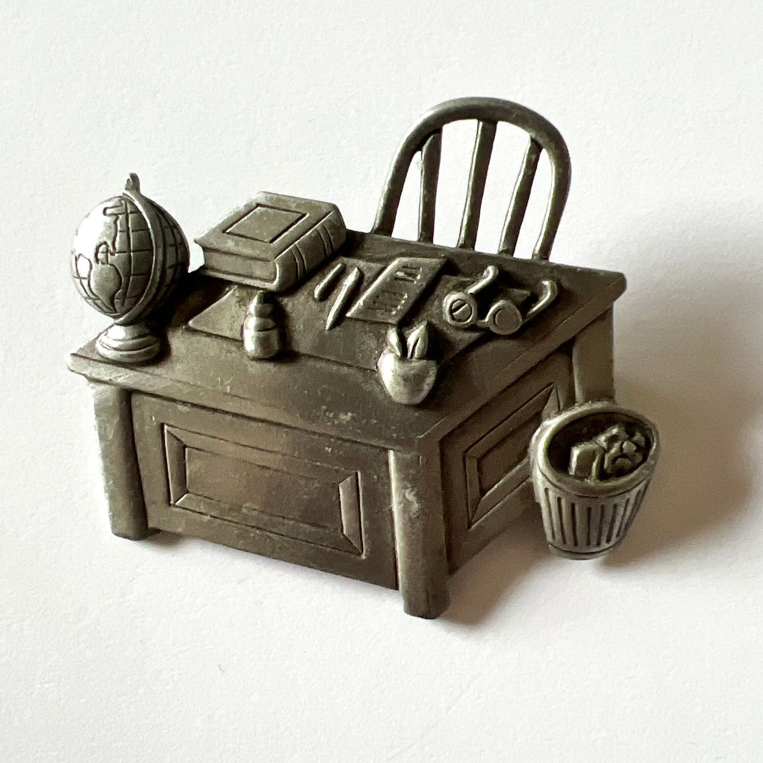 Accessory, Brooch , Cover view