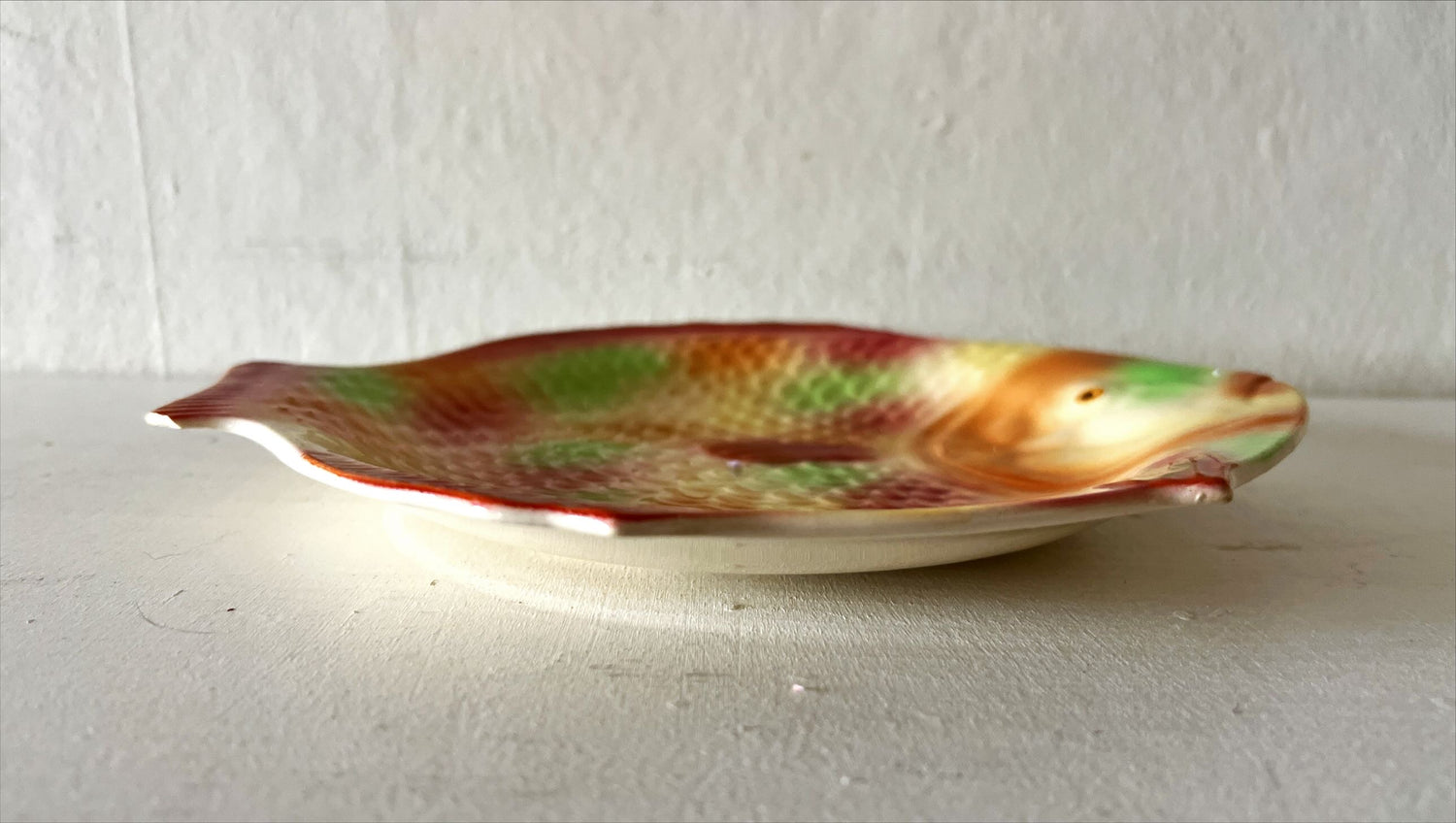 Home, Kitchenware, Decorative Plate, Fun and Colourful Stoke-on-Trent Art Deco Fish Plate, Shorter & Son Ltd., Front view