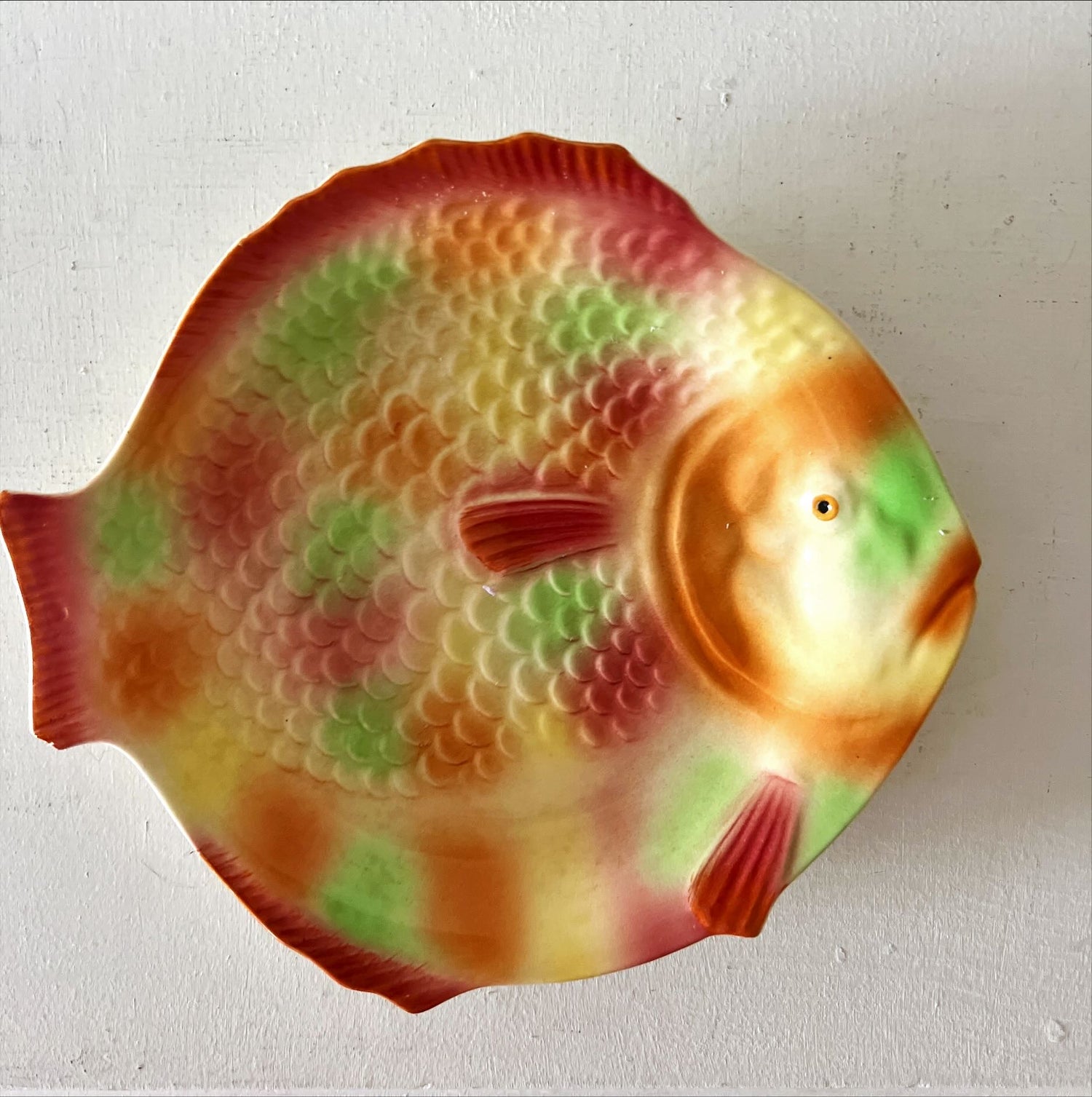 Home, Kitchenware, Decorative Plate, Fun and Colourful Stoke-on-Trent Art Deco Fish Plate, Shorter & Son Ltd., Front view